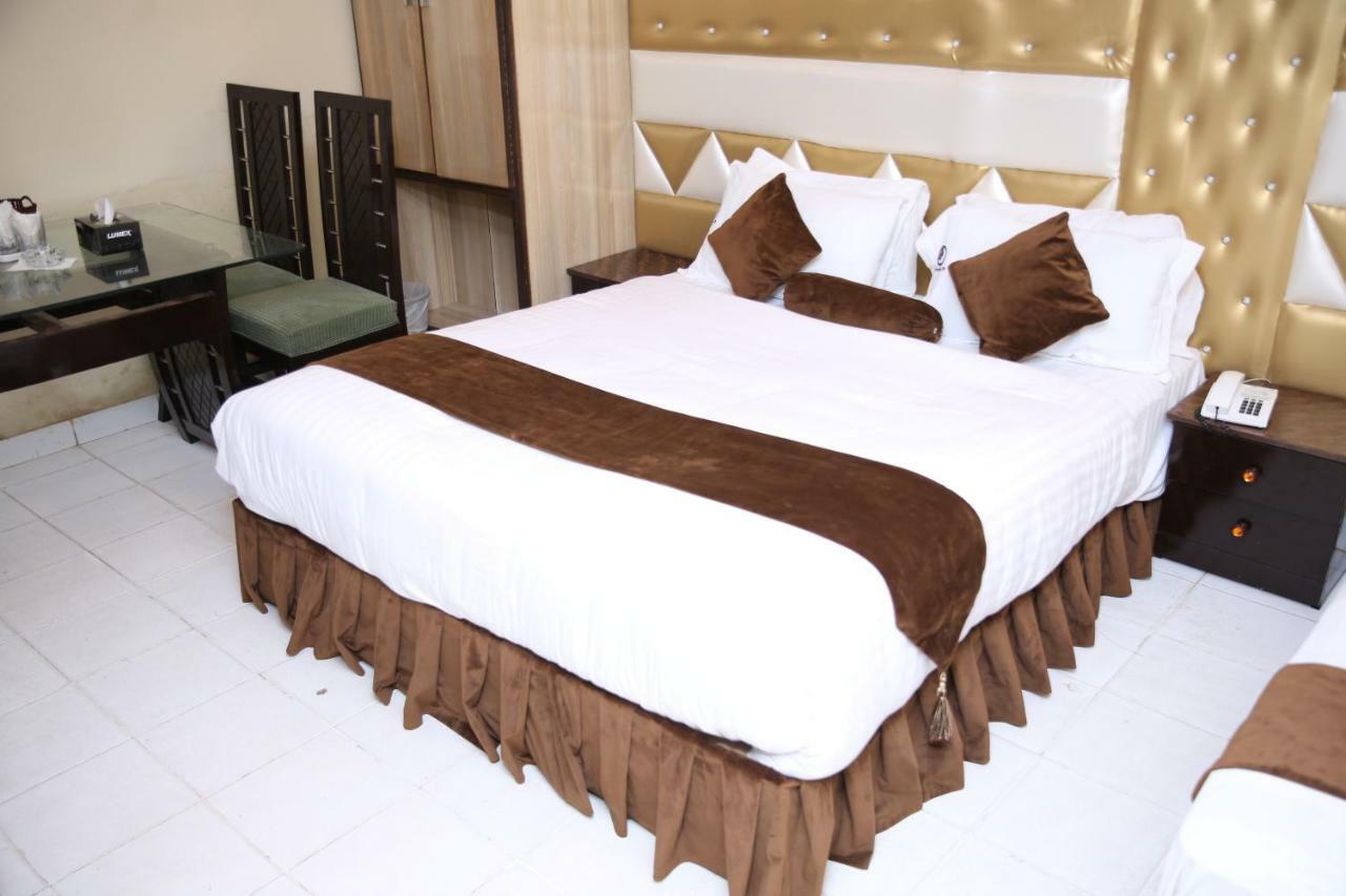 Premier Inn Gulberg 拉合尔 外观 照片